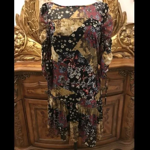 sachin and babi light blue dress BCBG Abstract Print Plissé Chiffon Midi Dress main image 1